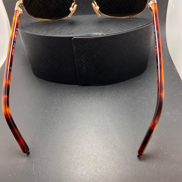 Designer Sunglasses - Picture 4 of 11
